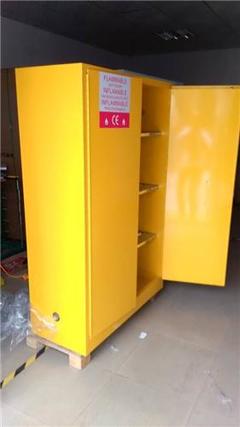 化学品安全设备全面解析 安全柜与防渗漏托盘的重要性